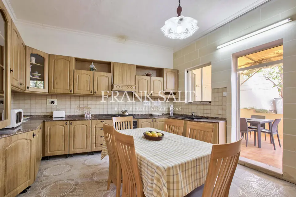 Zejtun, Furnished Town House