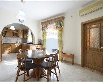 4 bedroom Terraced House to rent in Zabbar