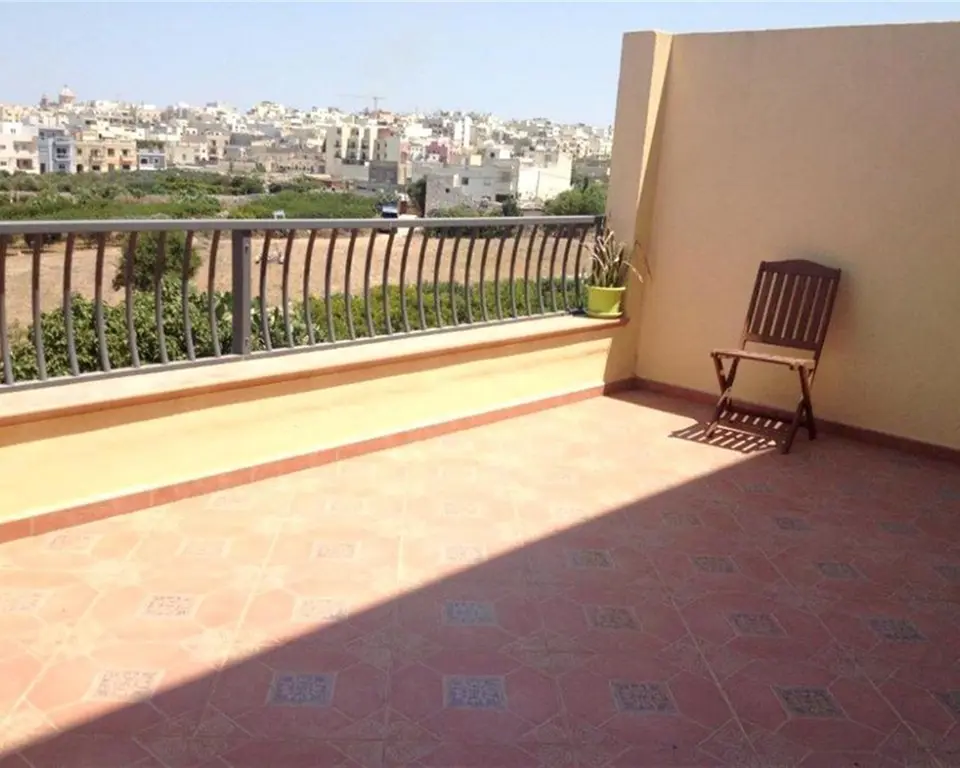 3 bedroom Maisonette to rent in Rabat