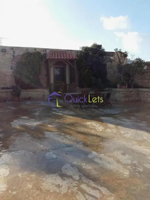 2 bedroom Farmhouse to rent in Birzebbuga
