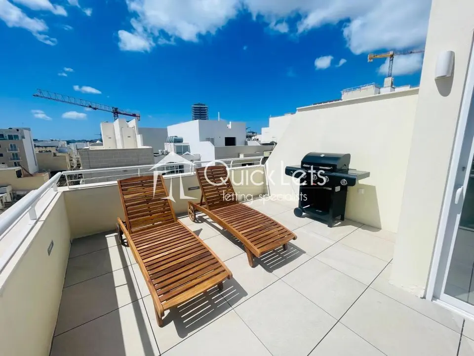 2 bedroom Duplex Penthouse to rent in Gzira