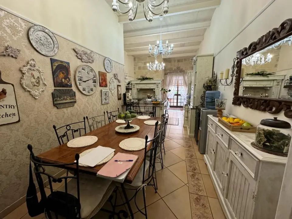 4 bedroom Maisonette for sale in Santa Venera