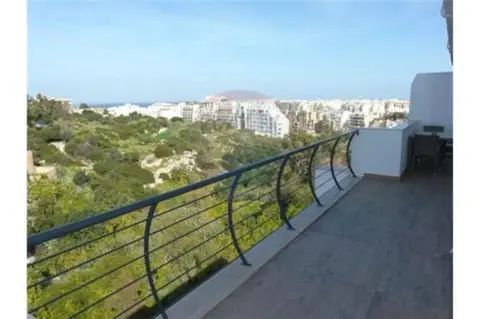 2 bedroom Penthouse to rent in St Julian's