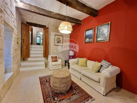 2 bedroom House of Character to rent in Zebbug