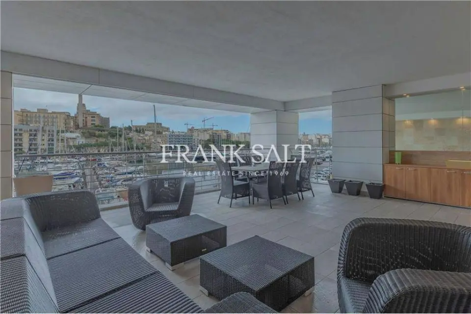 Ta' Xbiex, Apartment