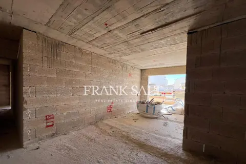 3 Bedroom Apartment For Sale in Iklin