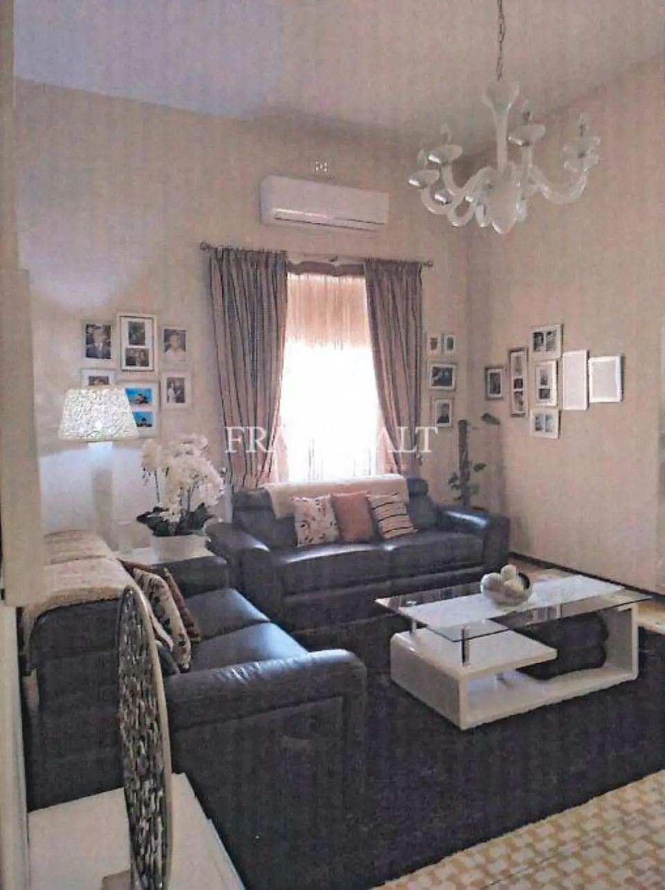 Victoria, Townhouse