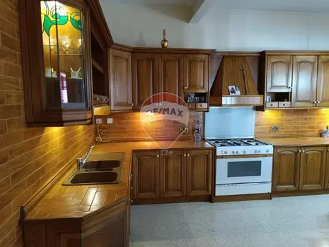 4 bedroom Townhouse to rent in Zebbug