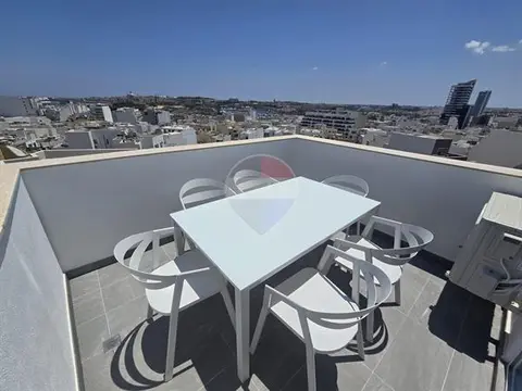 2 bedroom Penthouse to rent in Gzira