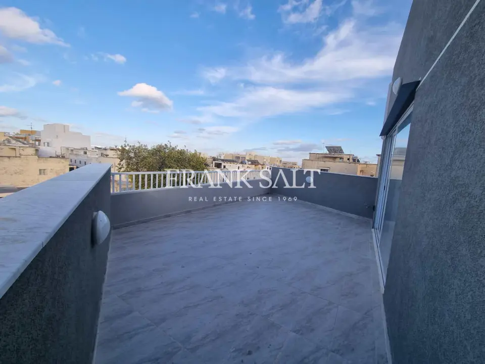 Naxxar, Furnished Penthouse