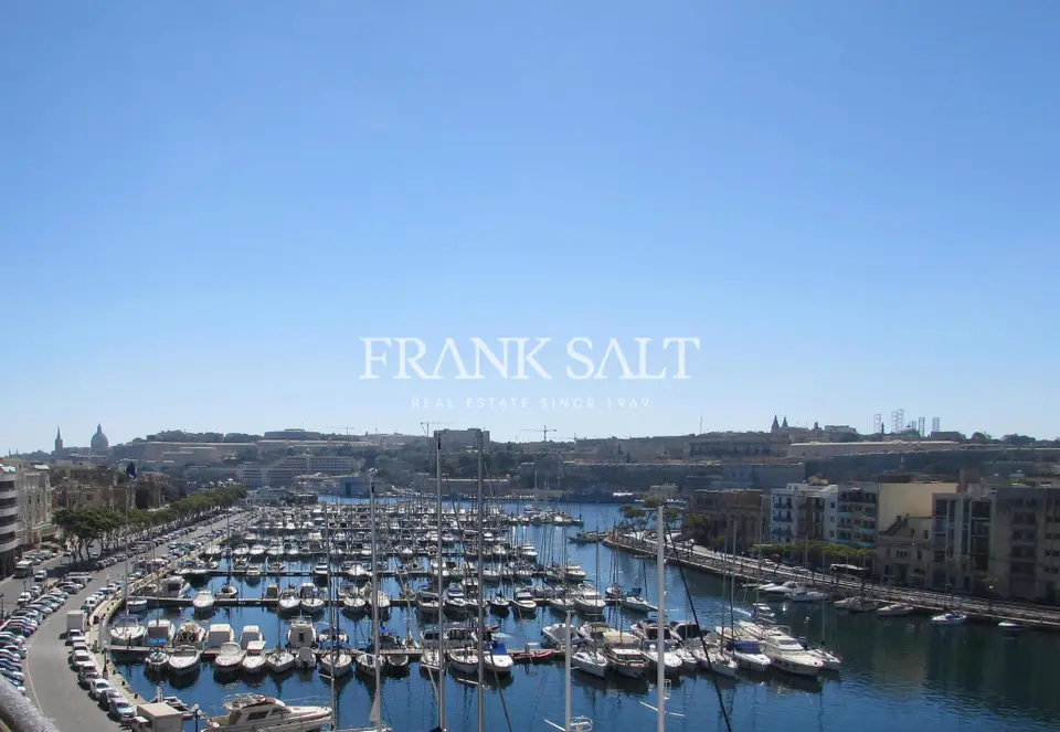 3 bedroom Apartment to rent in Ta' Xbiex