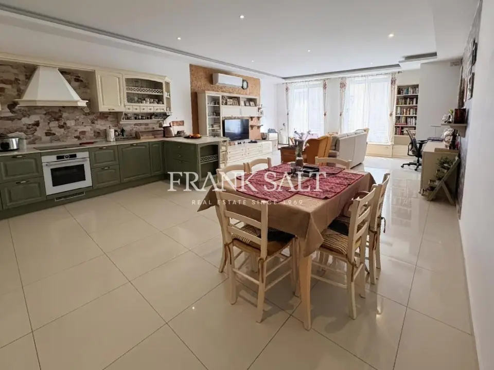 Large 3 bedroom beautifully furnished apartment in Pieta