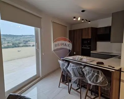 2 bedroom Penthouse to rent in St Paul's Bay