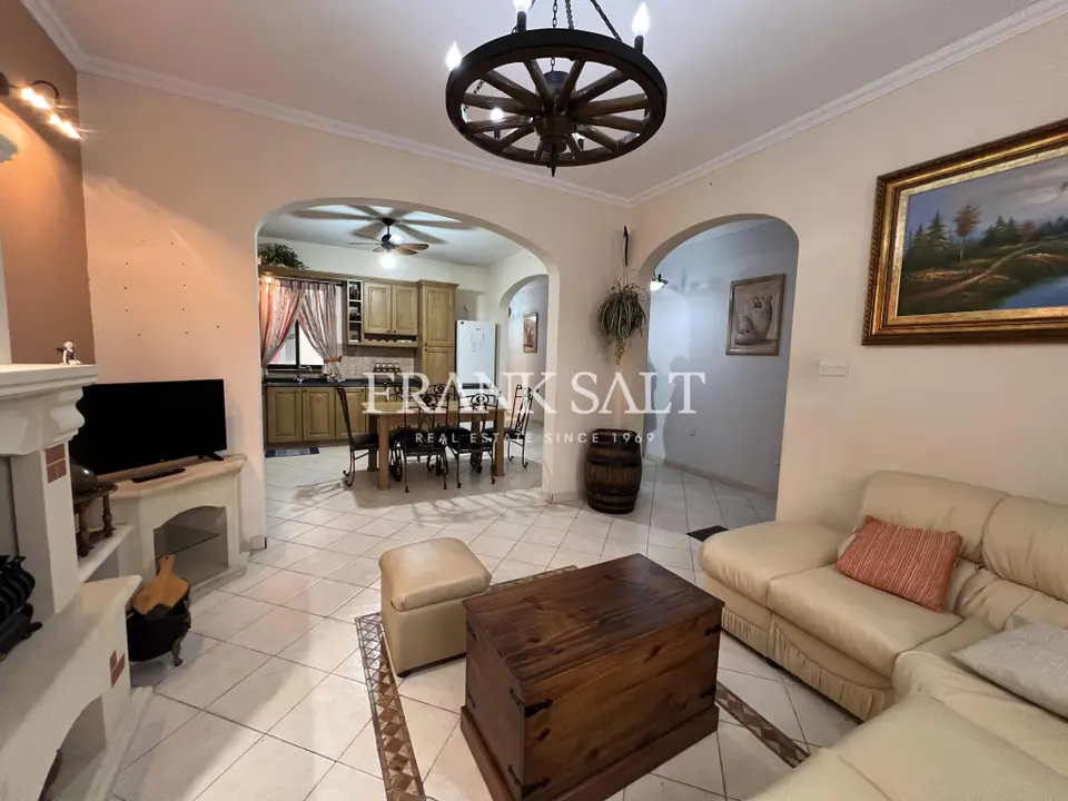 Xghajra, Furnished Elevated Maisonette