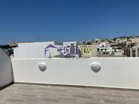 2 bedroom Penthouse to rent in Gzira