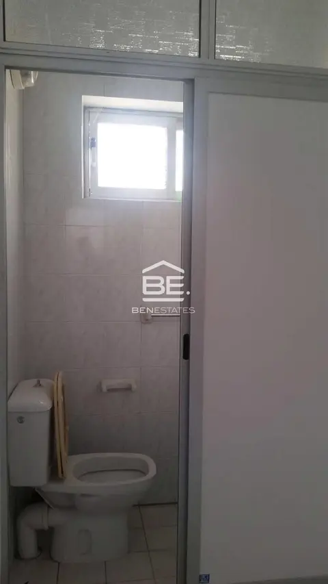Commercial to rent in Bugibba