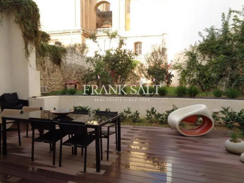 Birkirkara, Furnished Town House