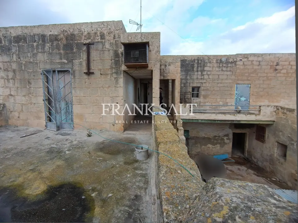 San Gwann 7 tumoli Unconverted Farmhouse