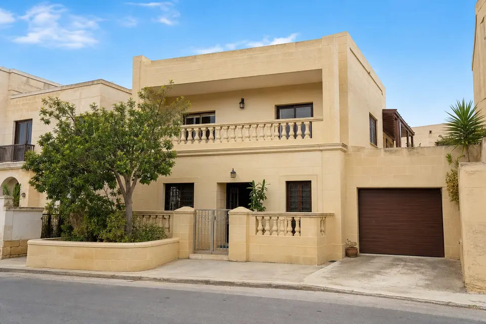 2-bed house to rent in Sliema