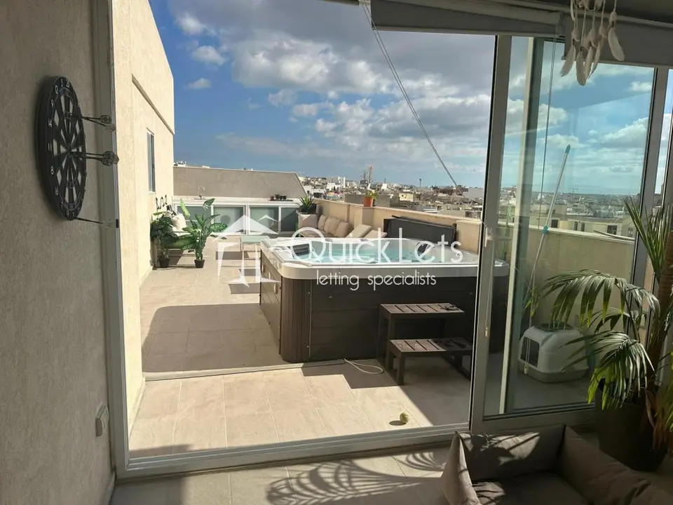 2 bedroom Penthouse to rent in Birkirkara