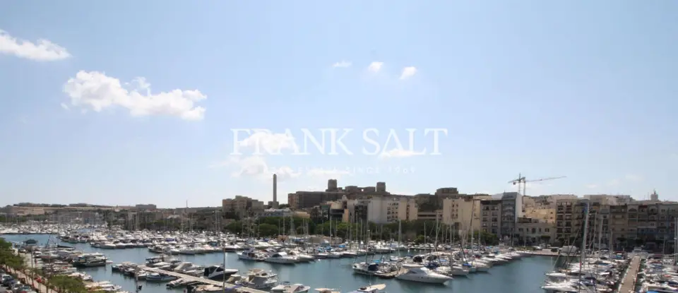 Msida, Furnished Town House