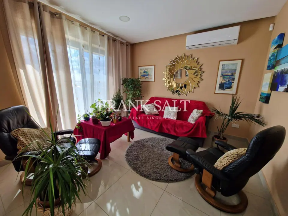 Luqa, Furnished Penthouse