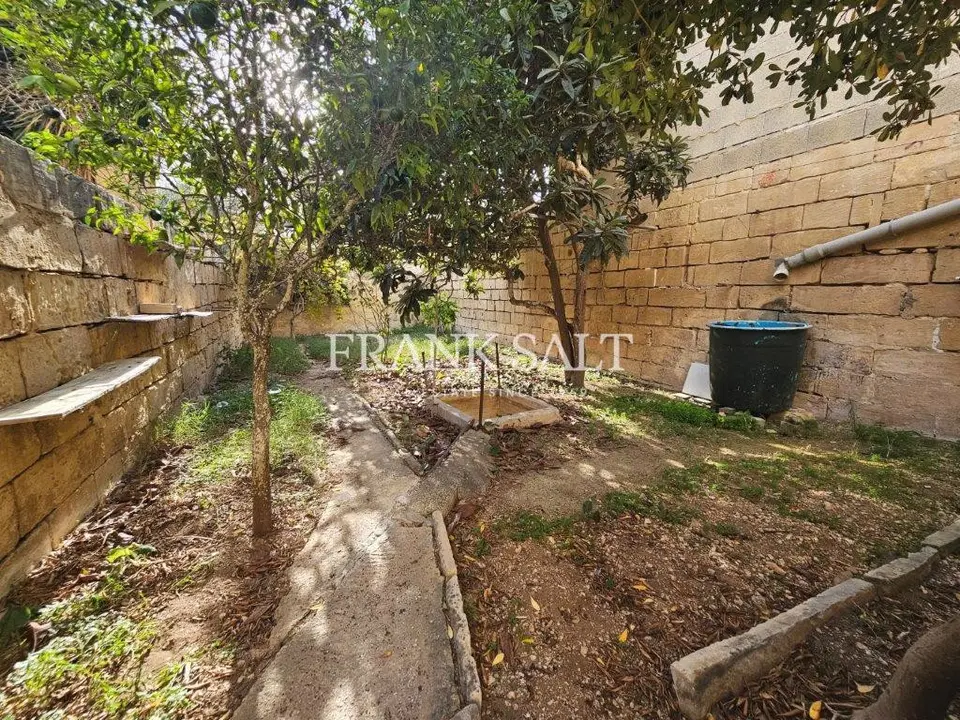 Rabat, Townhouse with large Garden
