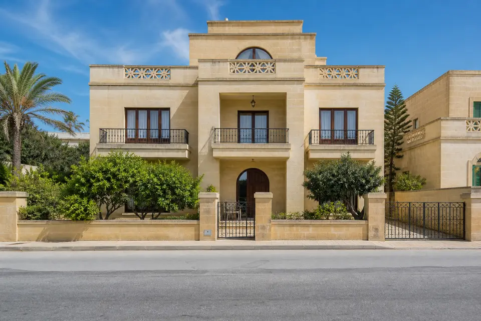 2-bed house to rent in Gzira