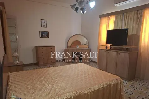 2 Bedroom Maisonette For Sale
