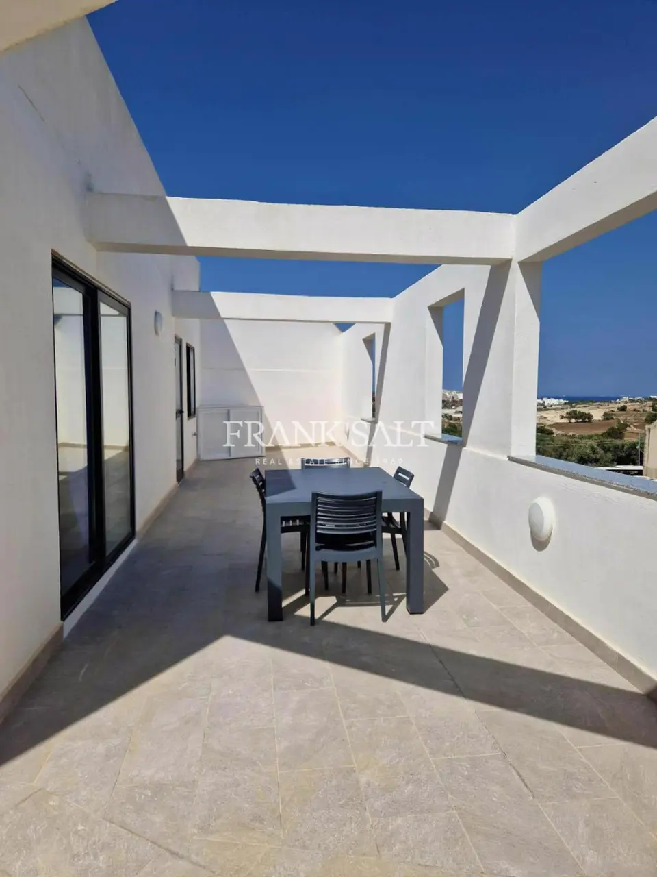 Zejtun, Furnished Penthouse