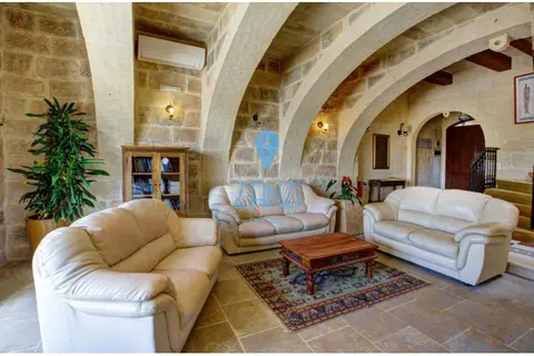 5 Bedroom House of Character For Sale in Gozo - Xaghra