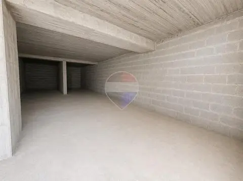 Garage (Residential) for sale in Tarxien