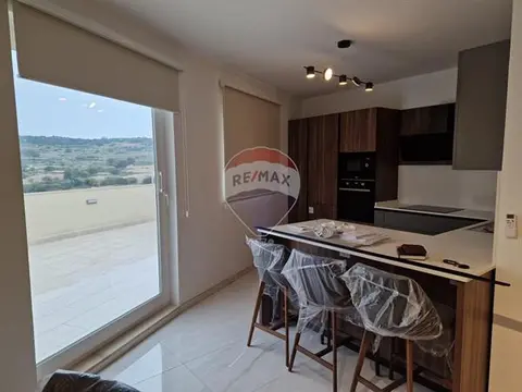 2 bedroom Penthouse to rent in St Paul's Bay