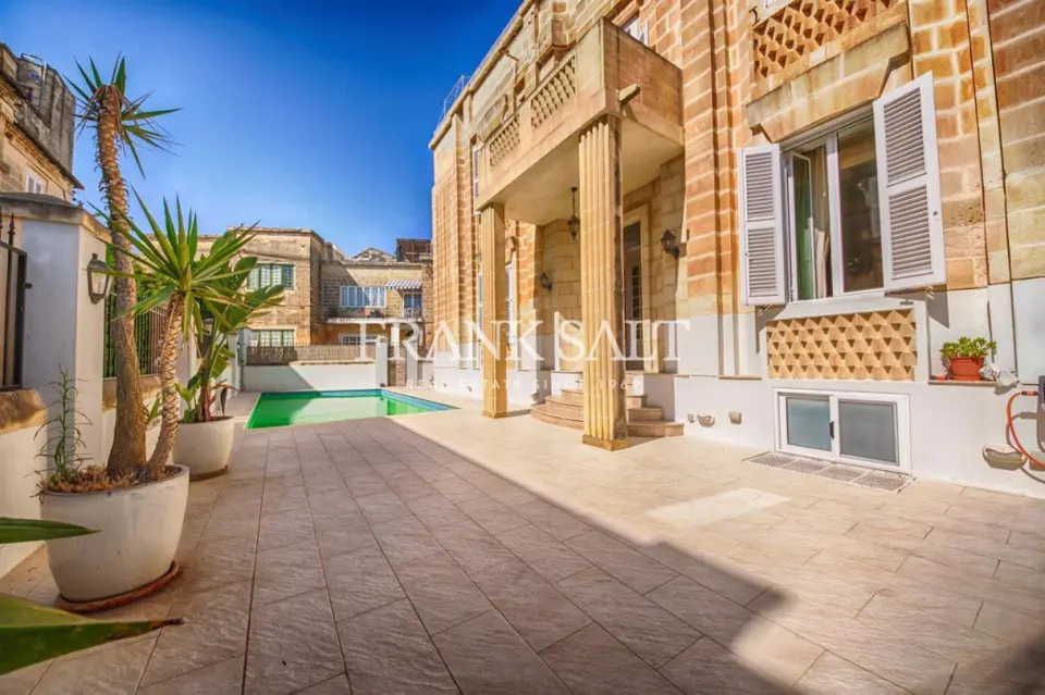 Ta' Xbiex, Townhouse