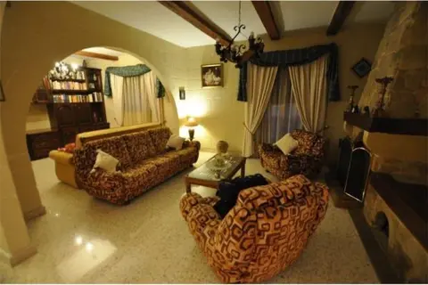 3 bedroom Maisonette to rent in Rabat