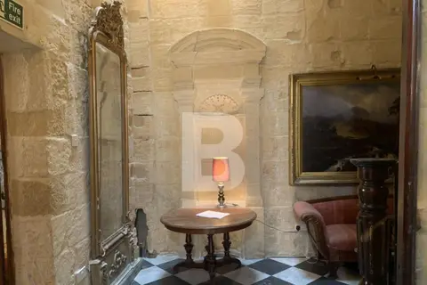 5 Bedroom House of Character For Sale in Senglea