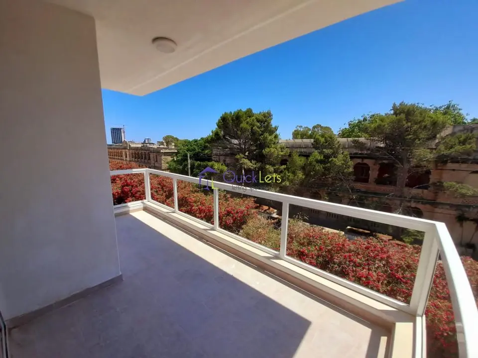 3 bedroom Apartment to rent in Pembroke