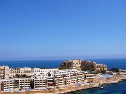 2 bedroom Penthouse to rent in St Julian's