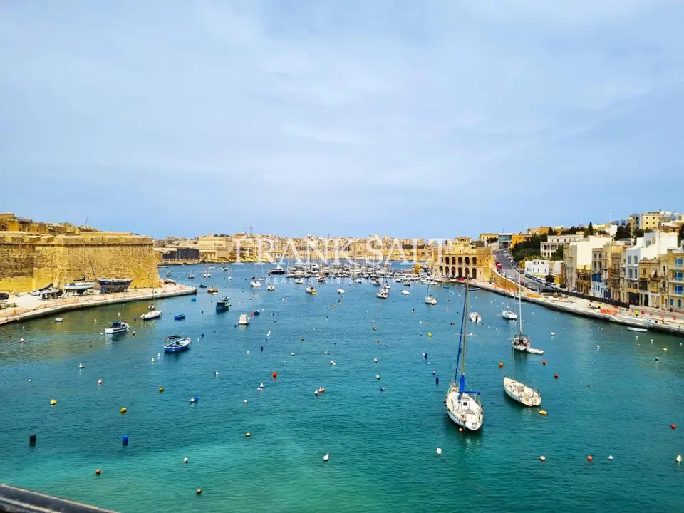 Kalkara, Furnished Duplex Maisonette