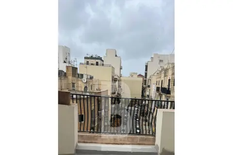 3 Bedroom Penthouse To Rent in Qawra