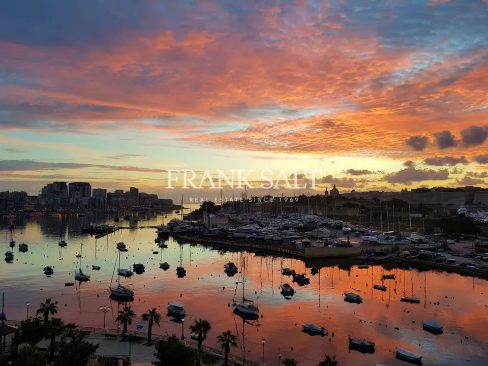 Gzira, Furnished Penthouse