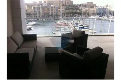 3 bedroom Apartment to rent in Ta' Xbiex
