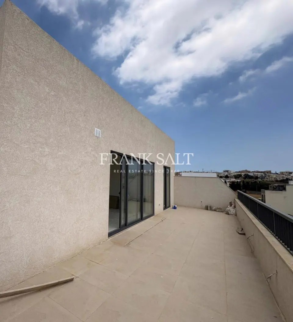 Mosta Penthouse with Airspace