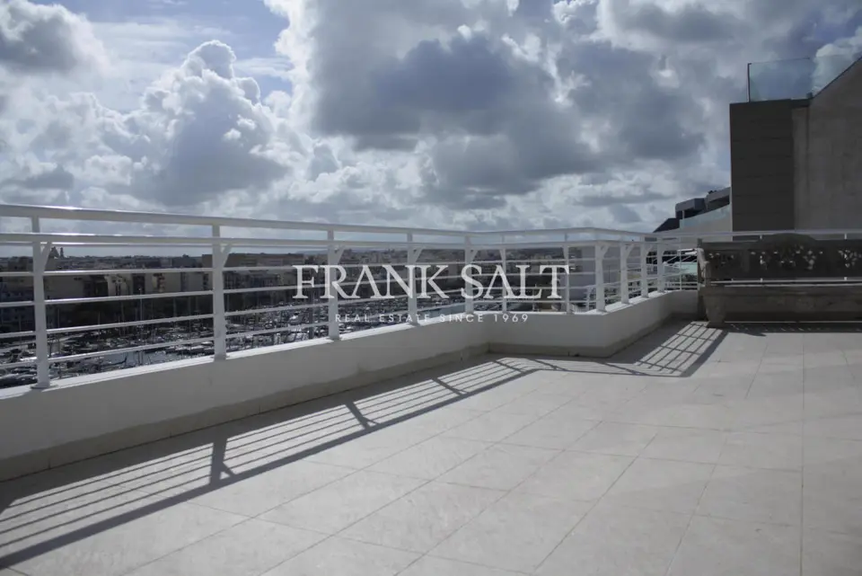 4 bedroom Penthouse to rent in Ta' Xbiex