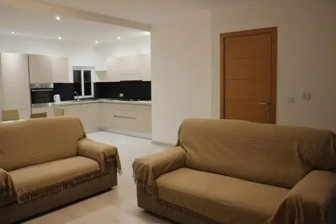 3 bedroom Apartment to rent in Swatar