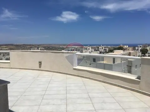 2 bedroom Penthouse to rent in San Pawl tat Targa