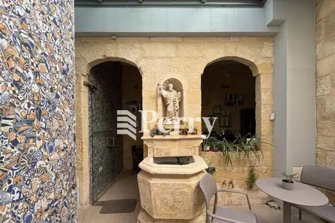 7 Bedroom House of Character For Sale in Qormi