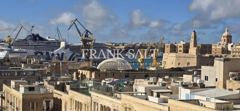 Cospicua Furnished Townhouse