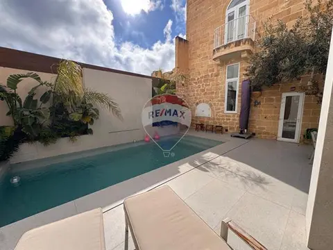 4 bedroom Farmhouse for sale in Qrendi