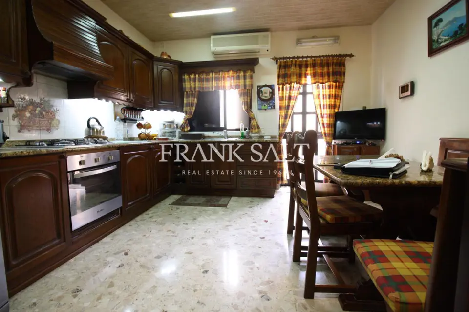 Santa Venera, Finished Maisonette
